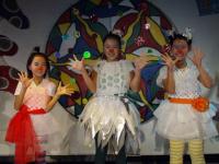Three chorus gals (Maiko, Riina, Yumiko)